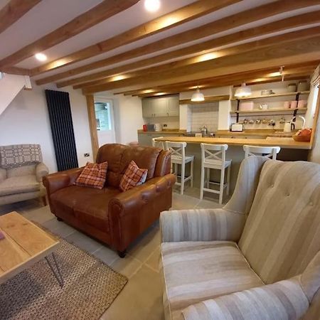 Cosy 2 Bed Cottage Between Snowdonia And The Sea Llandegai Exterior photo