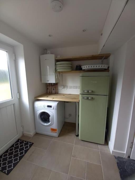Cosy 2 Bed Cottage Between Snowdonia And The Sea Llandegai Exterior photo