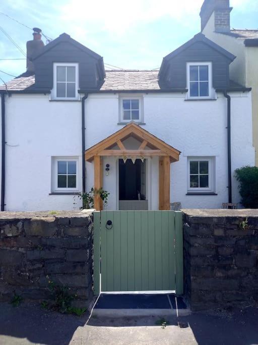 Cosy 2 Bed Cottage Between Snowdonia And The Sea Llandegai Exterior photo