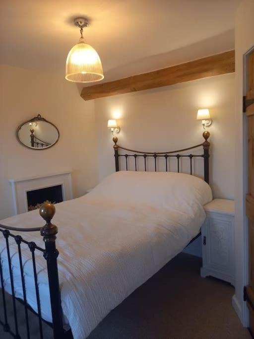 Cosy 2 Bed Cottage Between Snowdonia And The Sea Llandegai Exterior photo