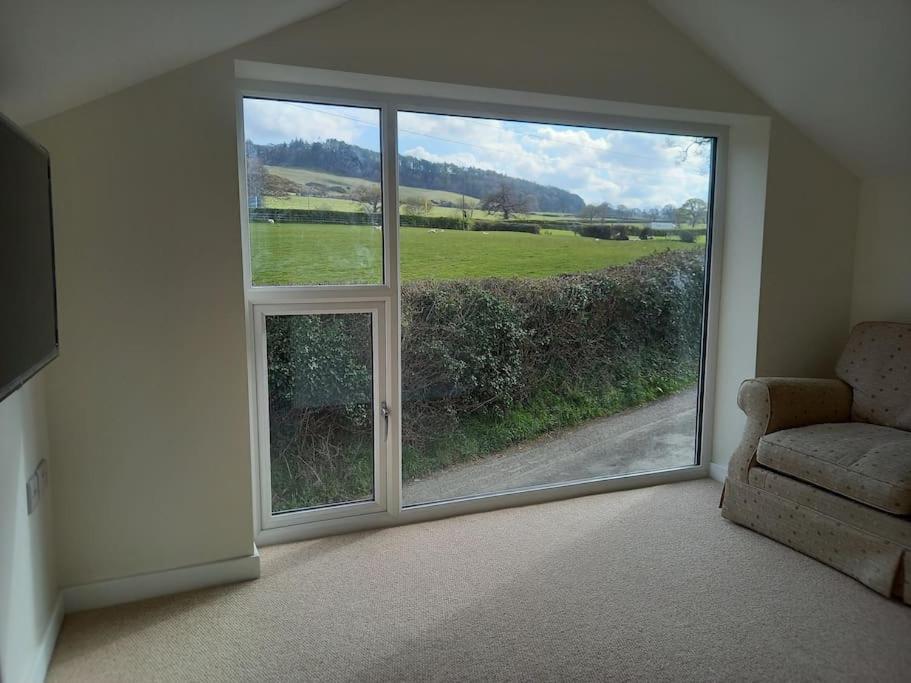 Cosy 2 Bed Cottage Between Snowdonia And The Sea Llandegai Exterior photo