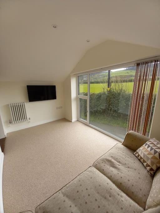 Cosy 2 Bed Cottage Between Snowdonia And The Sea Llandegai Exterior photo