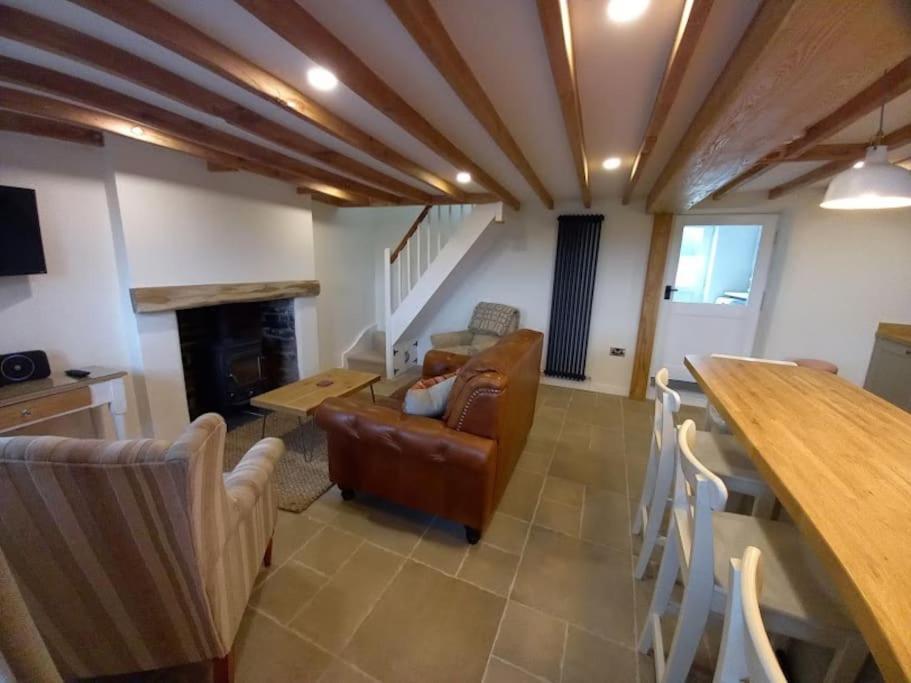 Cosy 2 Bed Cottage Between Snowdonia And The Sea Llandegai Exterior photo