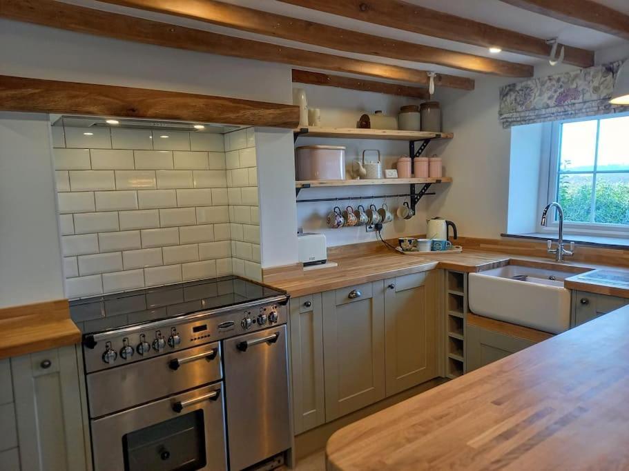 Cosy 2 Bed Cottage Between Snowdonia And The Sea Llandegai Exterior photo