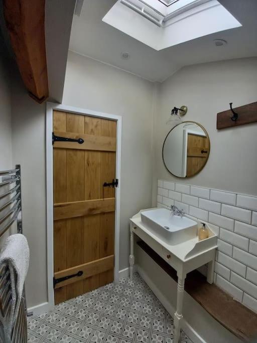 Cosy 2 Bed Cottage Between Snowdonia And The Sea Llandegai Exterior photo